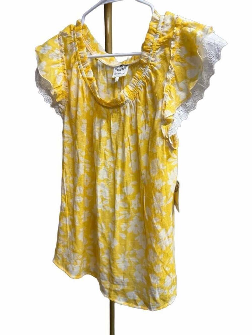 121 Late August Women's Yellow Floral Print Flutter Sleeve Blouse with Eyelet Tr